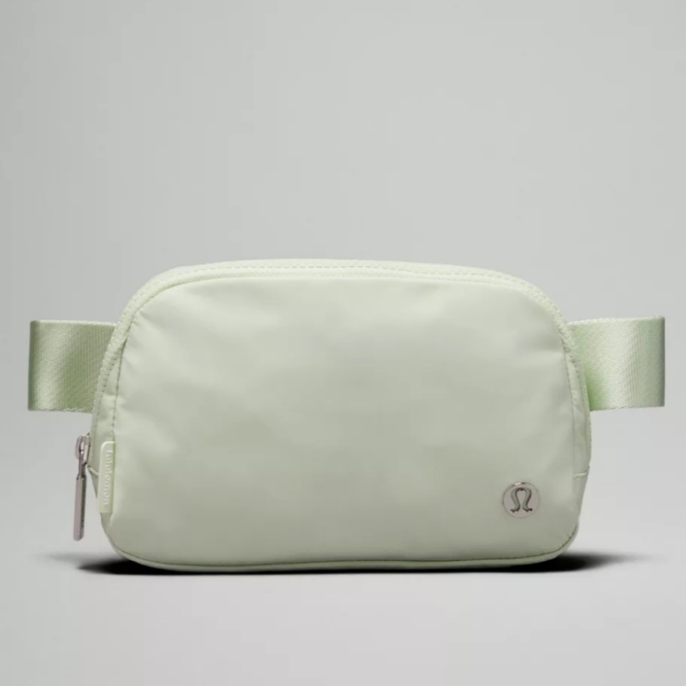 🆕️ LULULEMON EVERYWHERE BELT BAG - KOHLRABI GREEN/WHITE - Picture 1 of 12